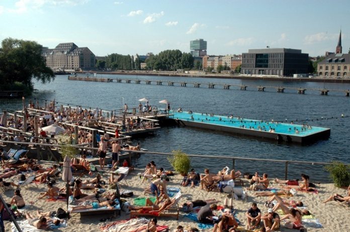 Berlin Badeschiff